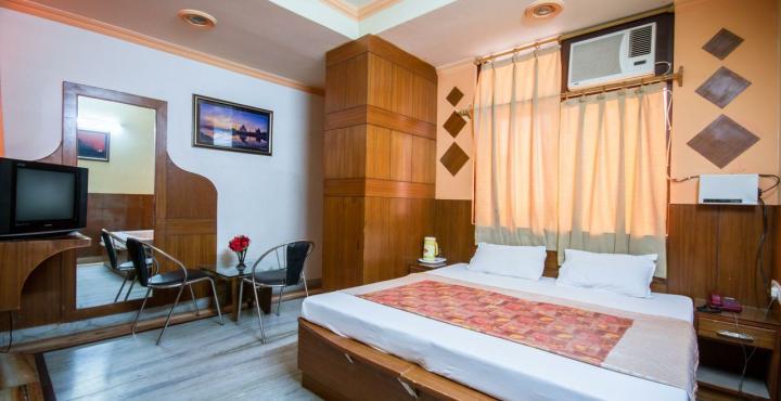 Fabexpress Alpine Hotell Agra  Exteriör bild