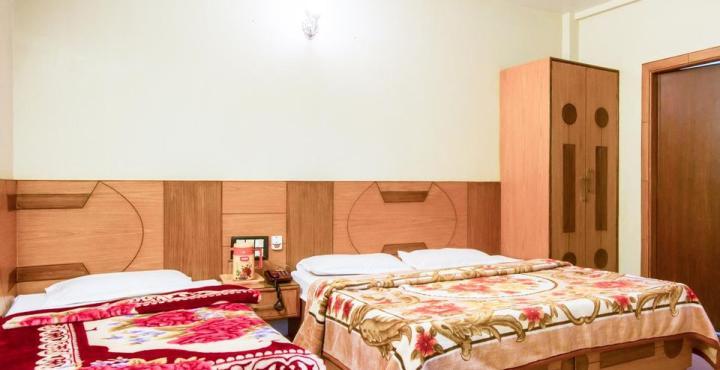 Fabexpress Alpine Hotell Agra  Exteriör bild