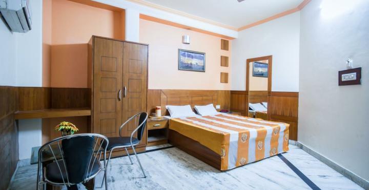 Fabexpress Alpine Hotell Agra  Exteriör bild