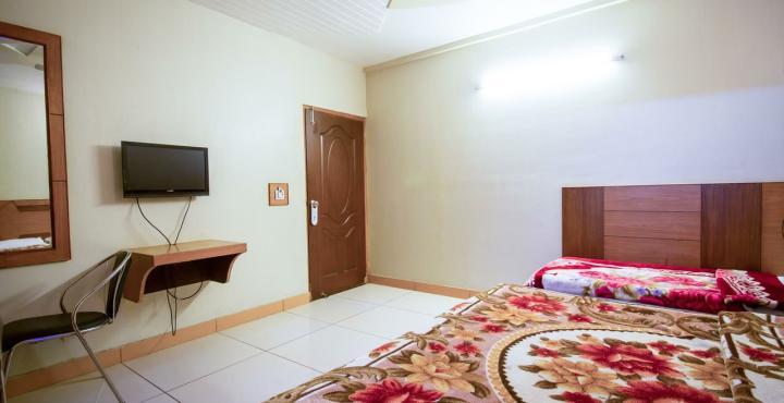Fabexpress Alpine Hotell Agra  Exteriör bild