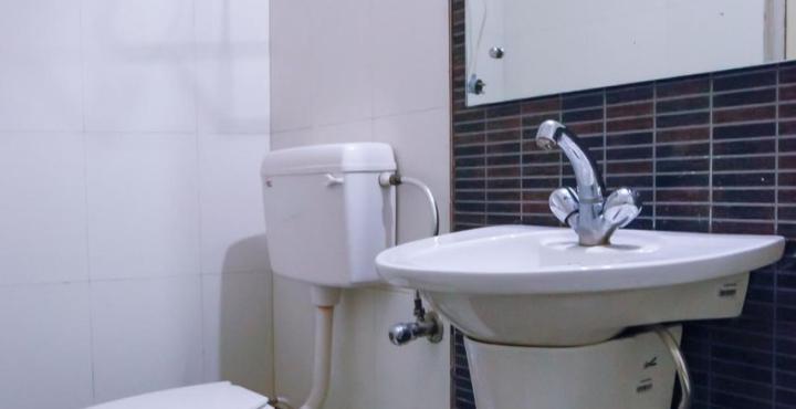Fabexpress Alpine Hotell Agra  Exteriör bild