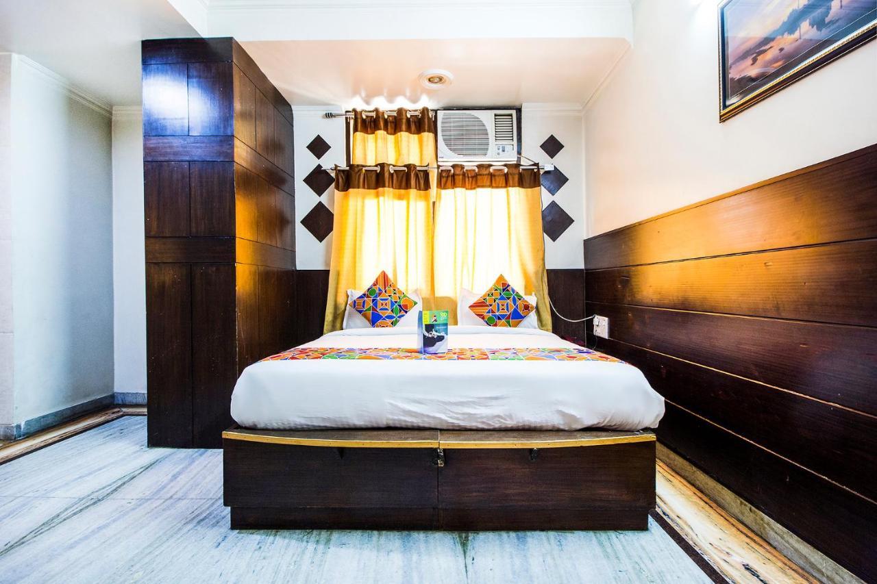 Fabexpress Alpine Hotell Agra  Exteriör bild