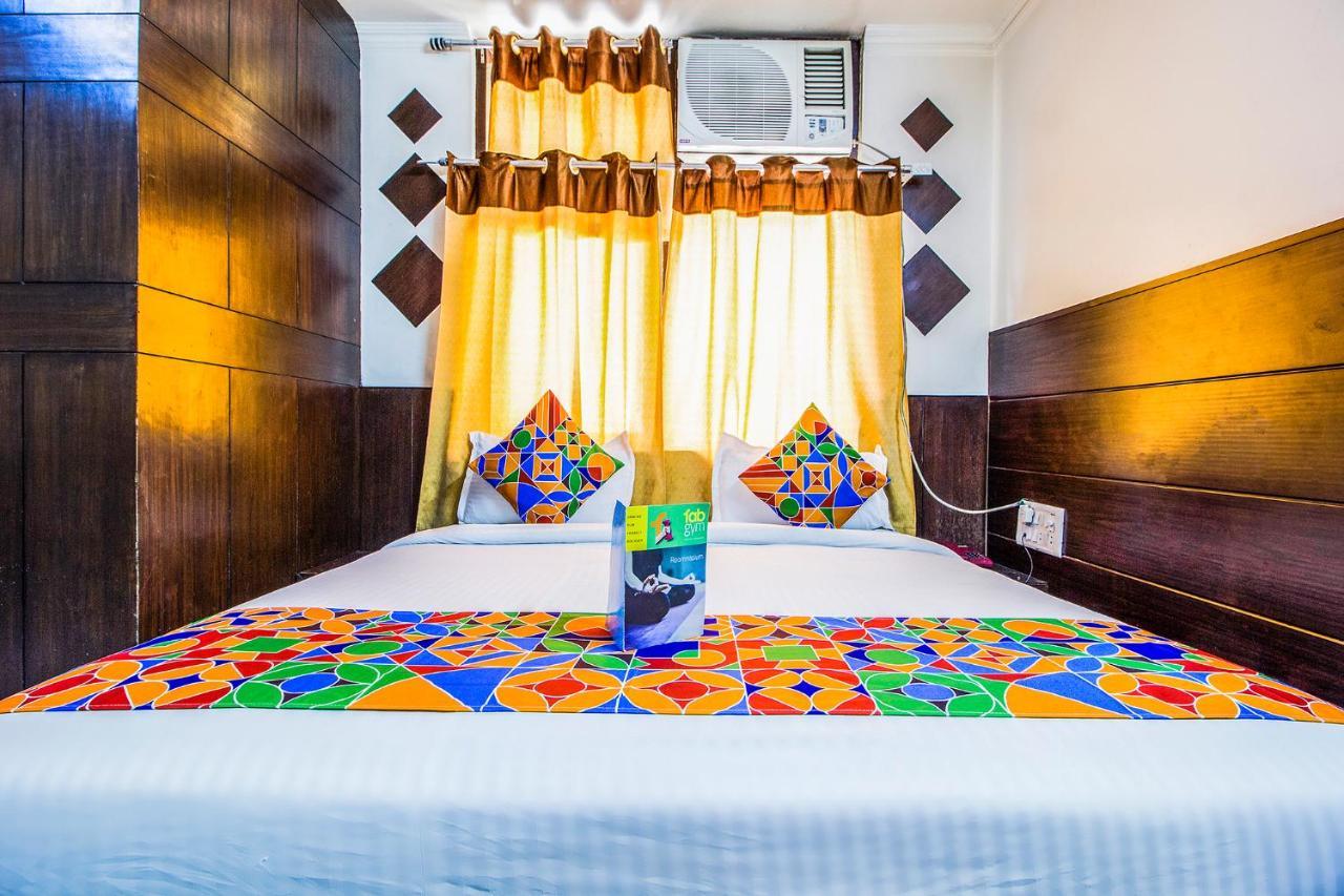 Fabexpress Alpine Hotell Agra  Exteriör bild